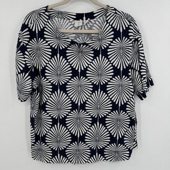 Tops - Women's Navy and White Patterned Short Sleeve Top